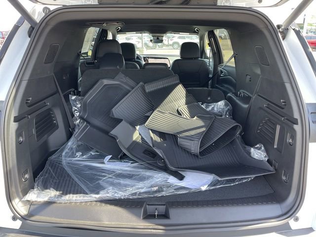 New 2026 Chevrolet Traverse LT w/ Driver Confidence Package AWD/4WD image 23