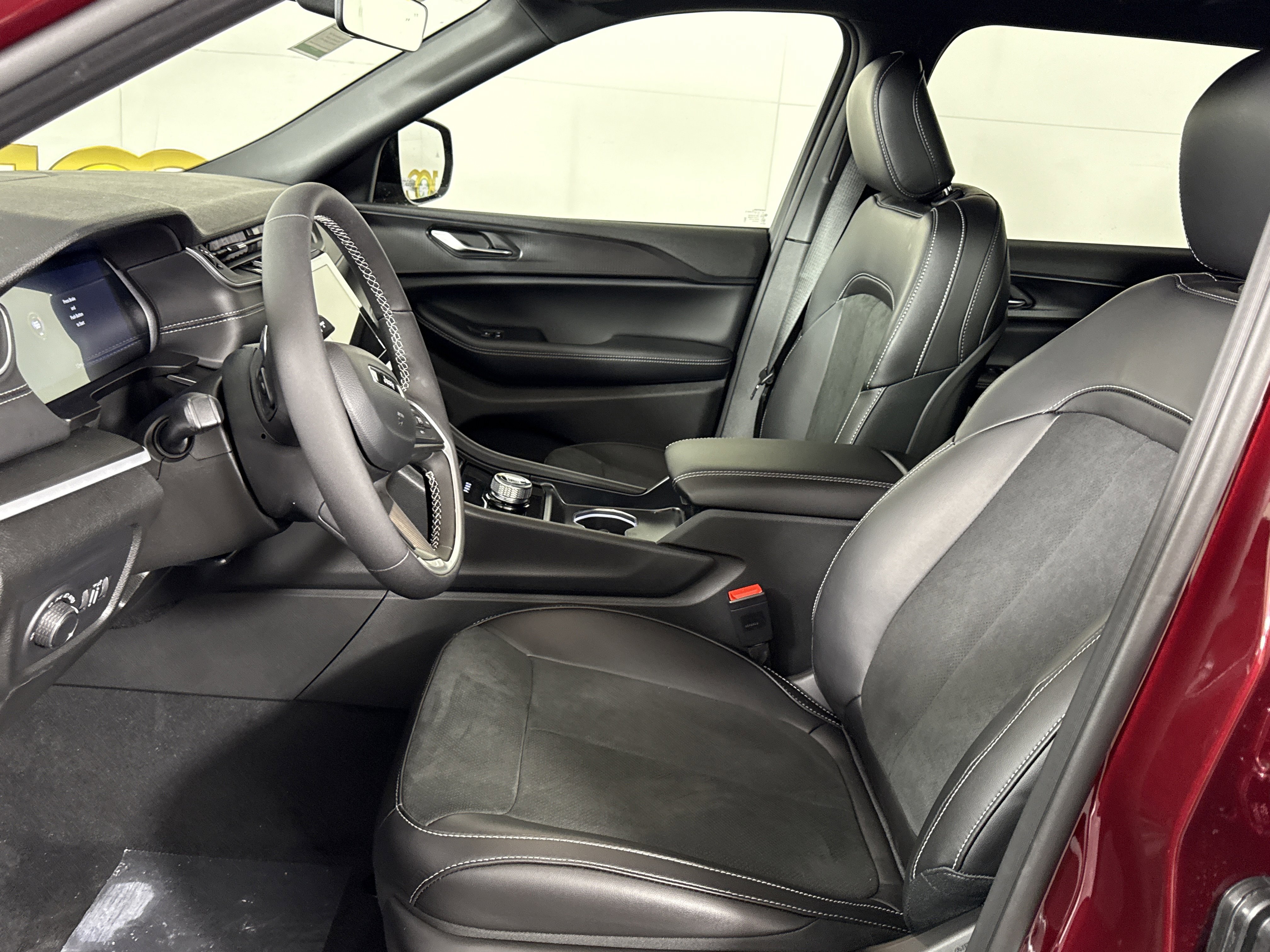 New 2025 Jeep Grand Cherokee L Altitude image 12