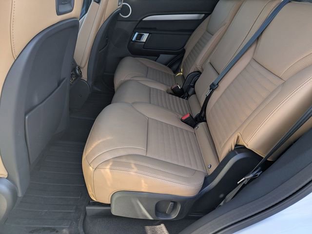 Used 2025 Land Rover Discovery Dynamic SE image 15