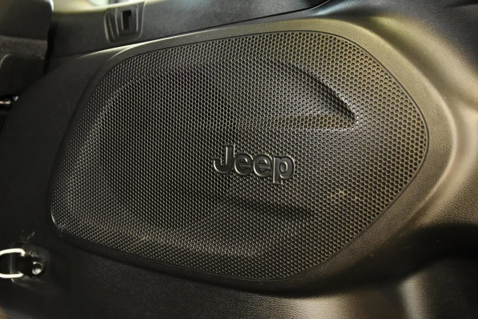 Used 2019 Jeep Cherokee Limited image 21