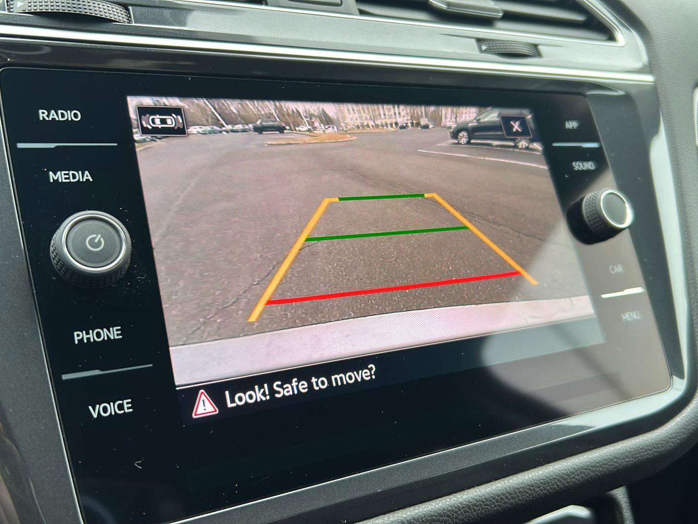 Used 2024 Volkswagen Tiguan SE image 18