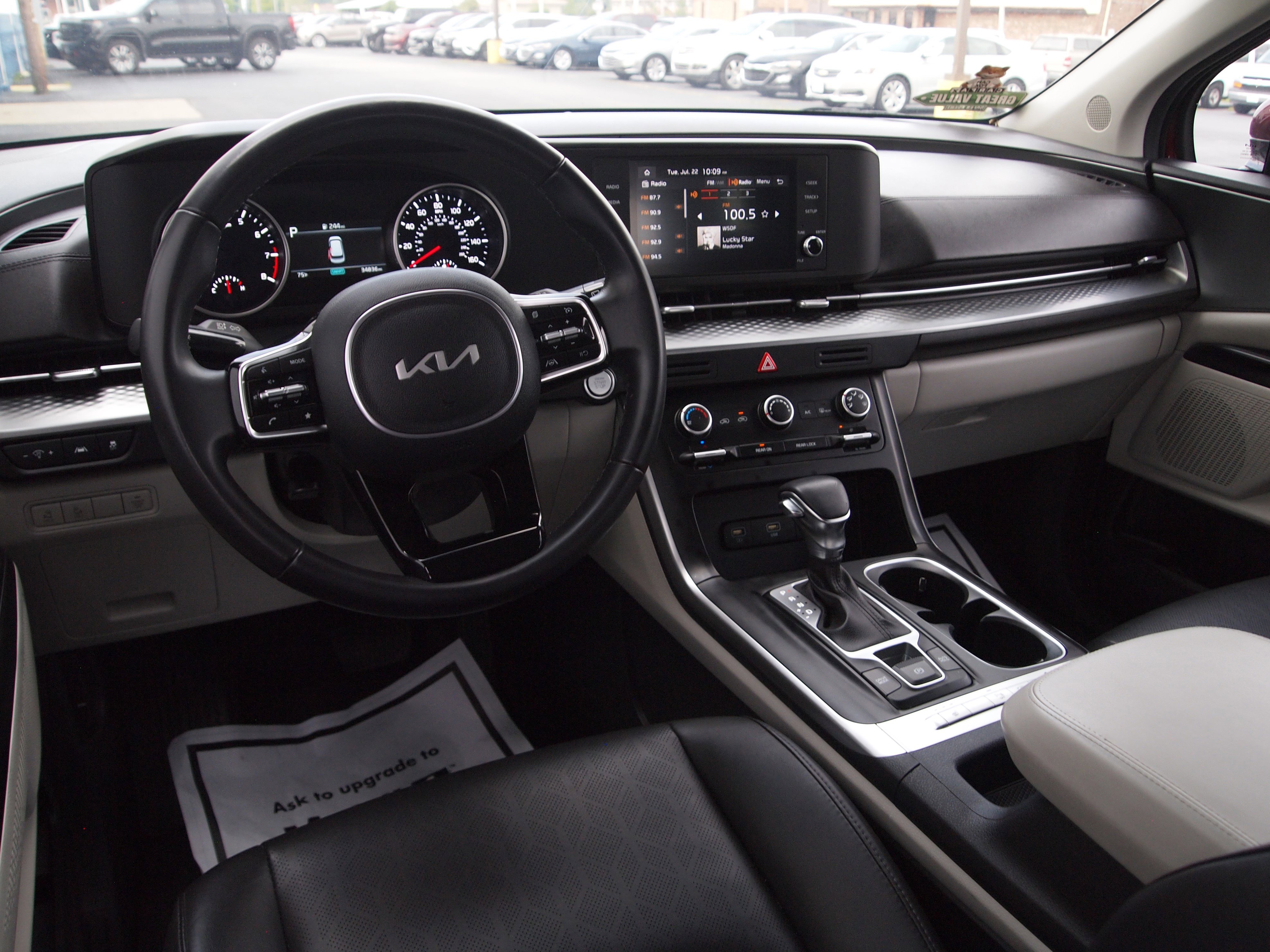 Used 2023 Kia Carnival LX FWD image 28