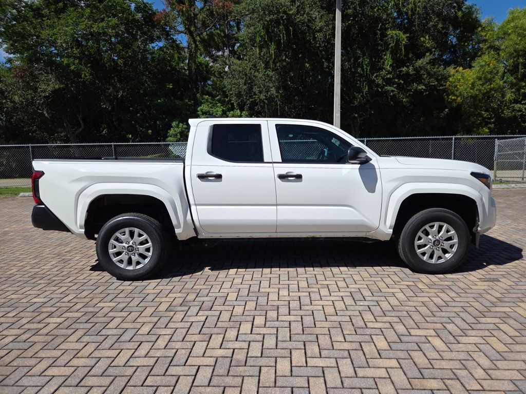 Certified 2024 Toyota Tacoma SR AWD/4WD image 12