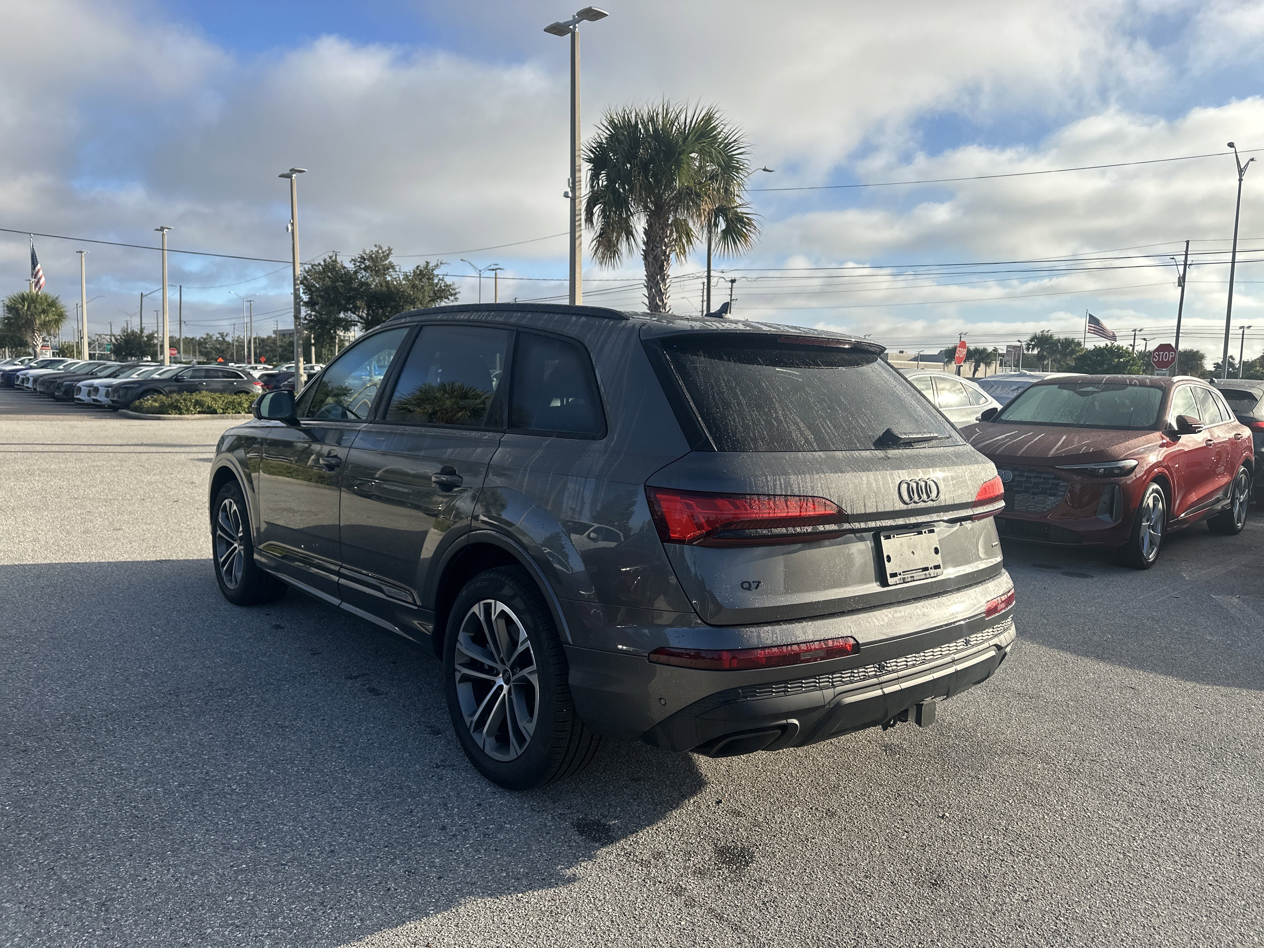 Used 2025 Audi Q7 2.0T Premium w/ Convenience Plus Package image 3