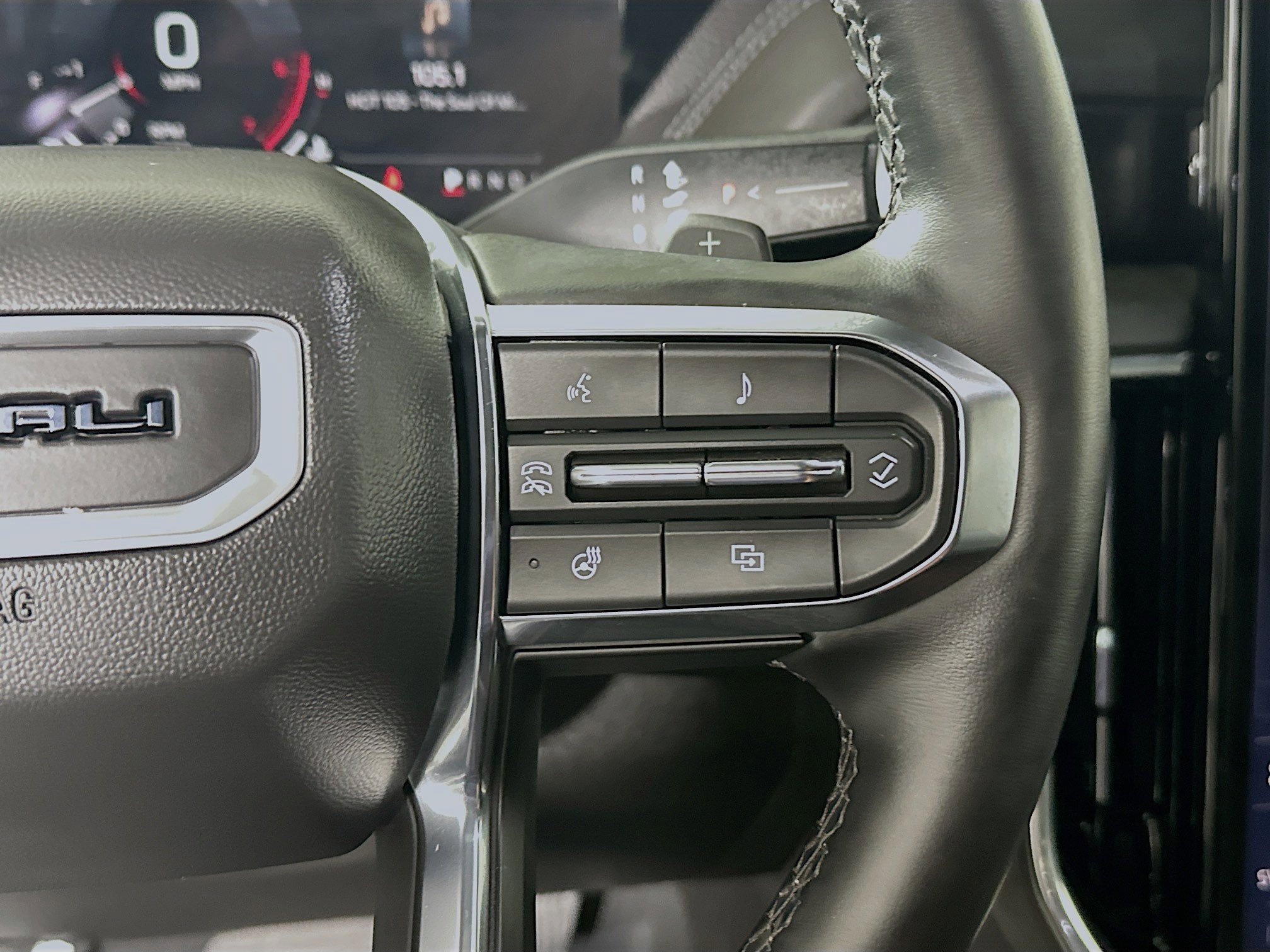 Used 2025 GMC Yukon Denali AWD/4WD image 17