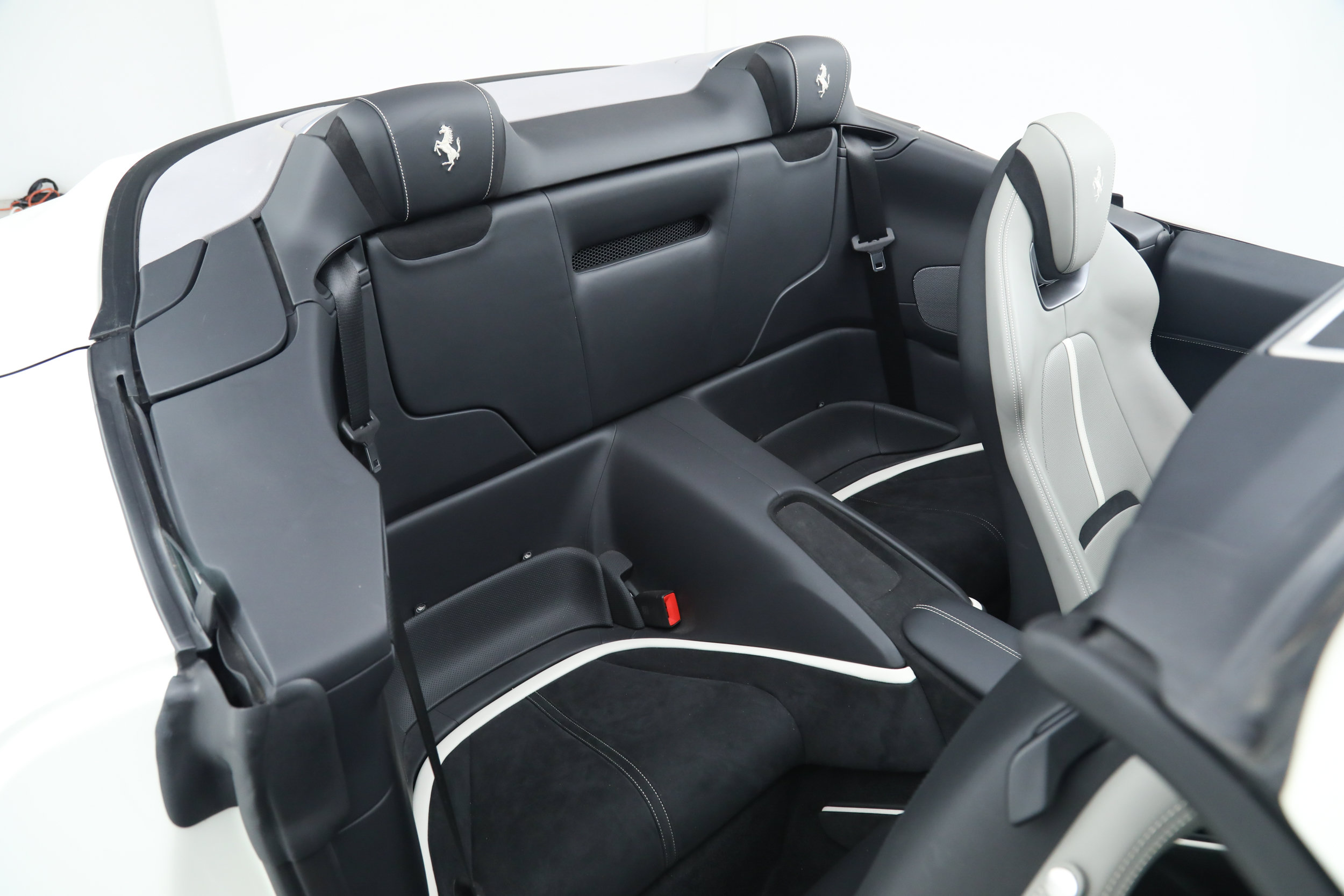 Certified 2024 Ferrari Roma Spider RWD image 25