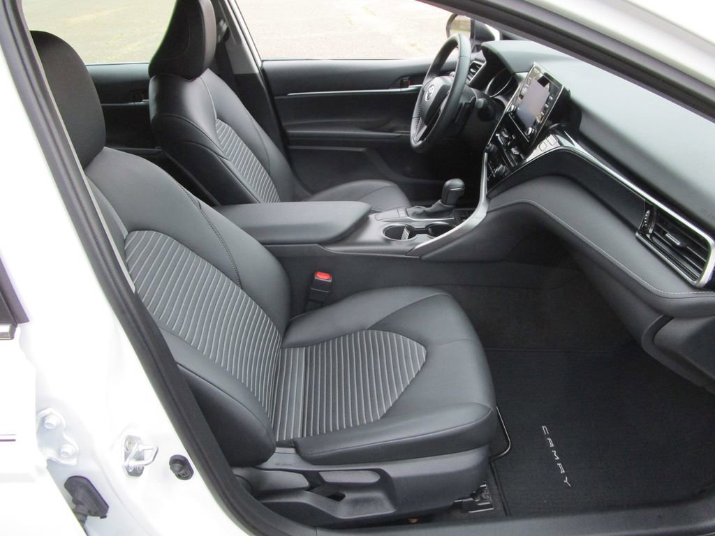 Used 2023 Toyota Camry SE w/ Convenience Package image 16