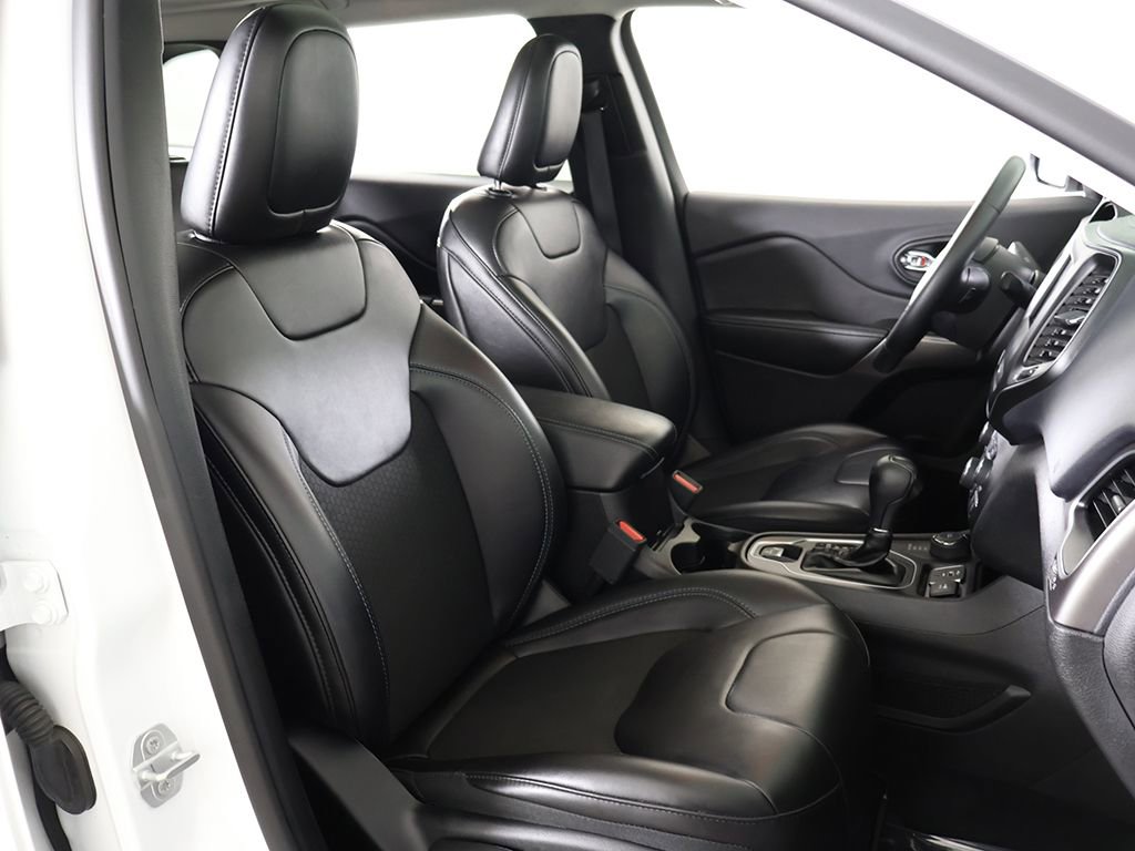 Used 2019 Jeep Cherokee Latitude Plus w/ Comfort/Convenience Group image 31