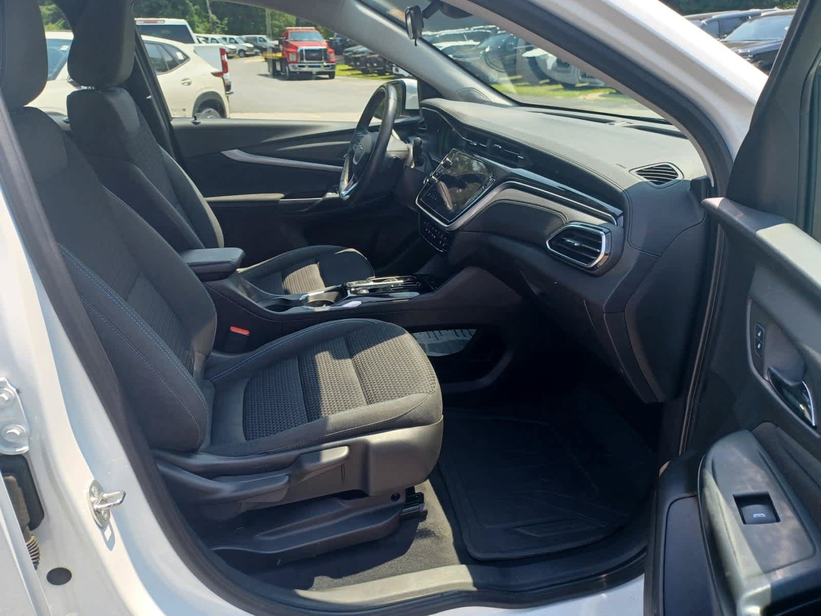 Used 2023 Chevrolet Bolt EUV LT w/ Comfort Package FWD image 16