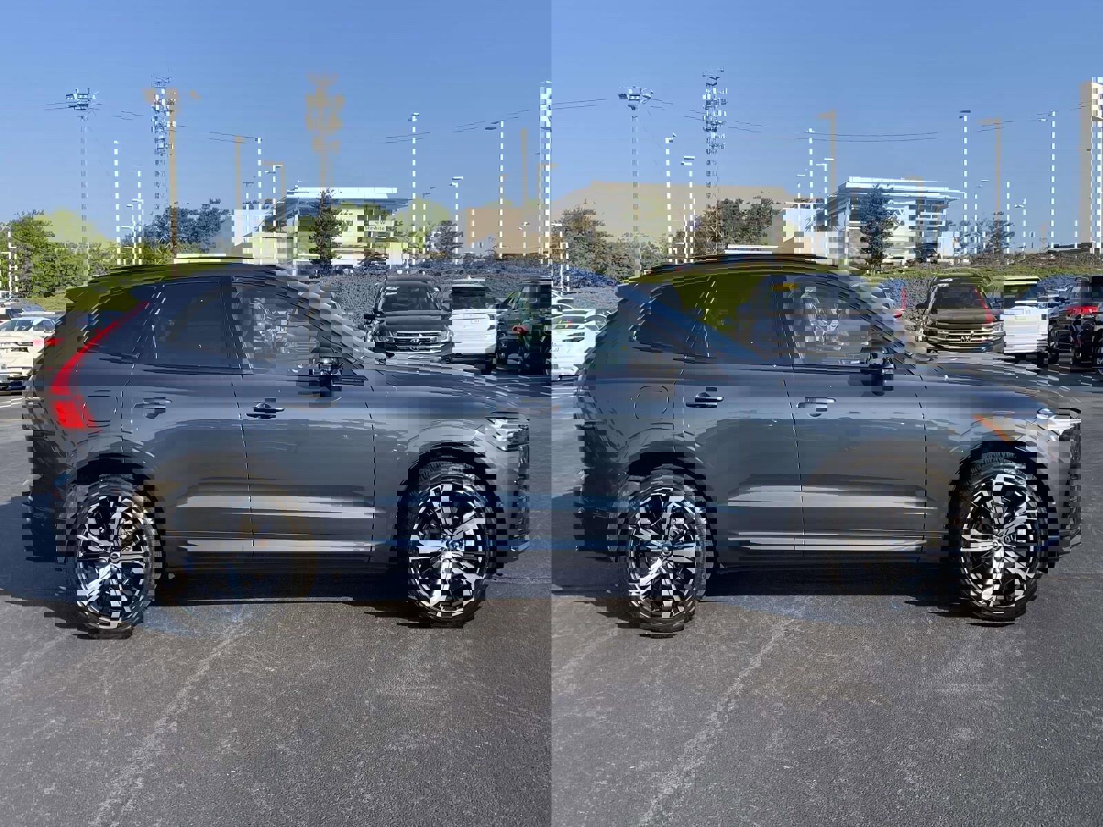 Used 2023 Volvo XC60 B5 Ultimate w/ Climate Package AWD/4WD image 8