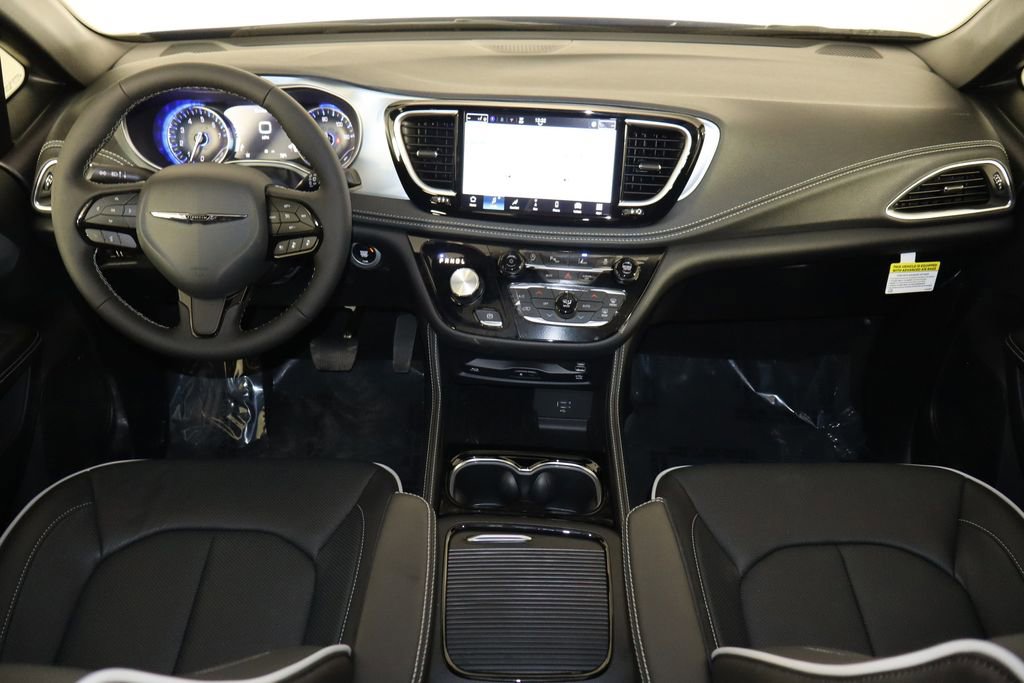 New 2026 Chrysler Pacifica Limited w/ Uconnect Theater Family Group image 13