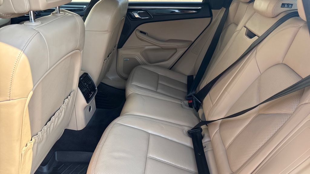 Used 2019 Porsche Macan AWD/4WD image 10