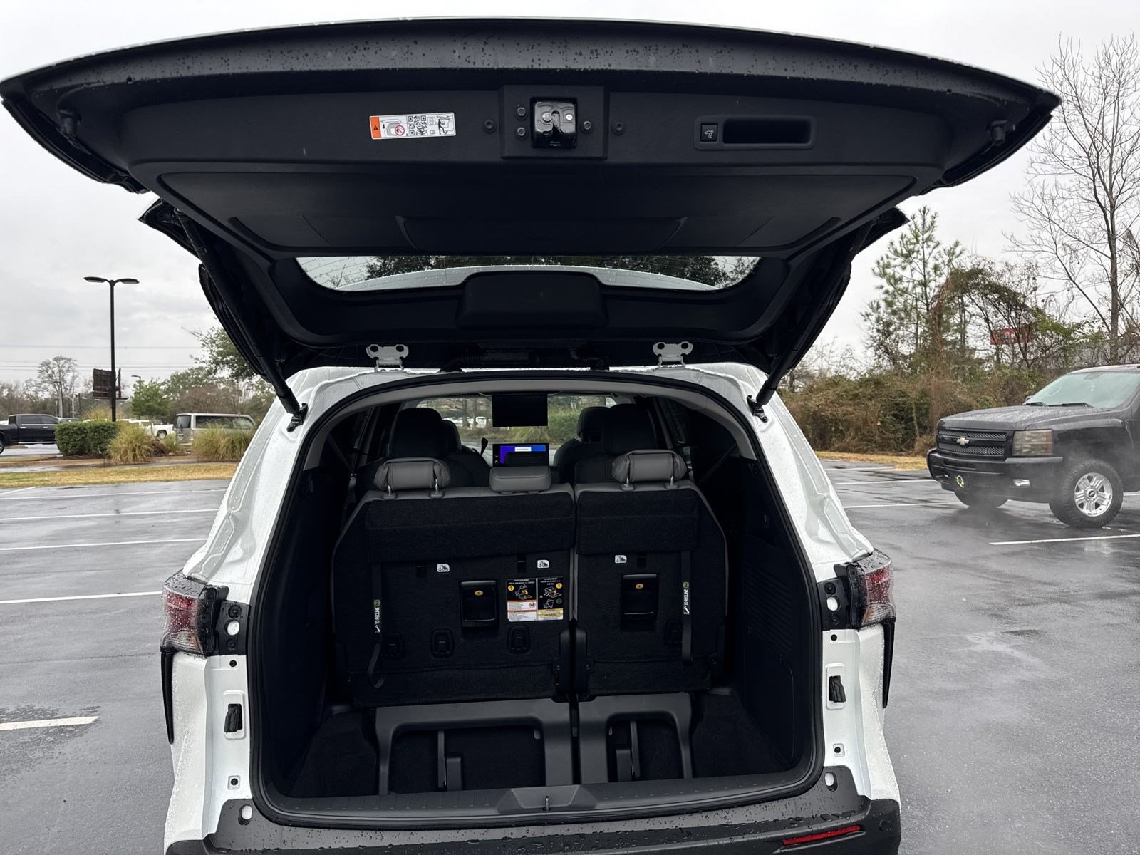 New 2025 Toyota Sienna XLE w/ XLE Plus Package FWD image 44