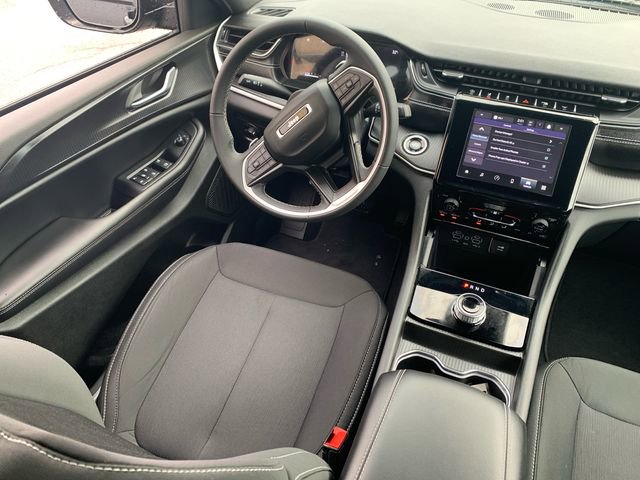 Used 2024 Jeep Grand Cherokee Laredo image 20