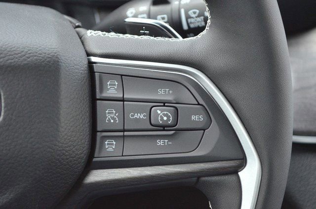 New 2025 Jeep Grand Cherokee Limited image 18