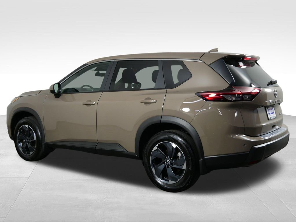 Used 2024 Nissan Rogue SV image 7