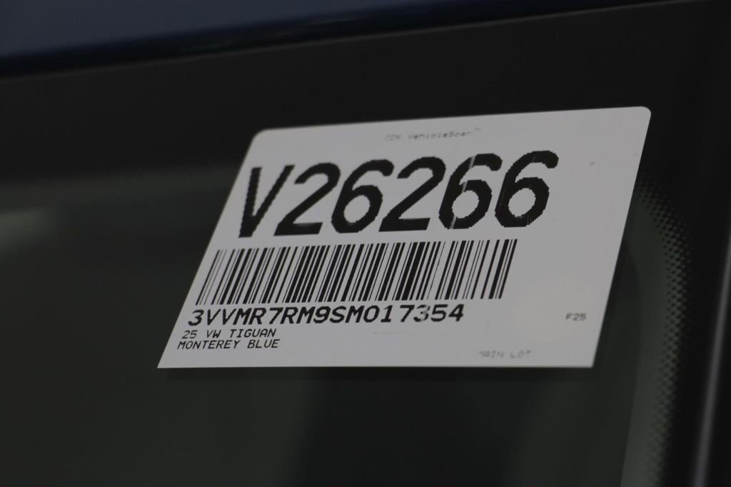 Used 2025 Volkswagen Tiguan SE w/ Panoramic Sunroof Package AWD/4WD image 23