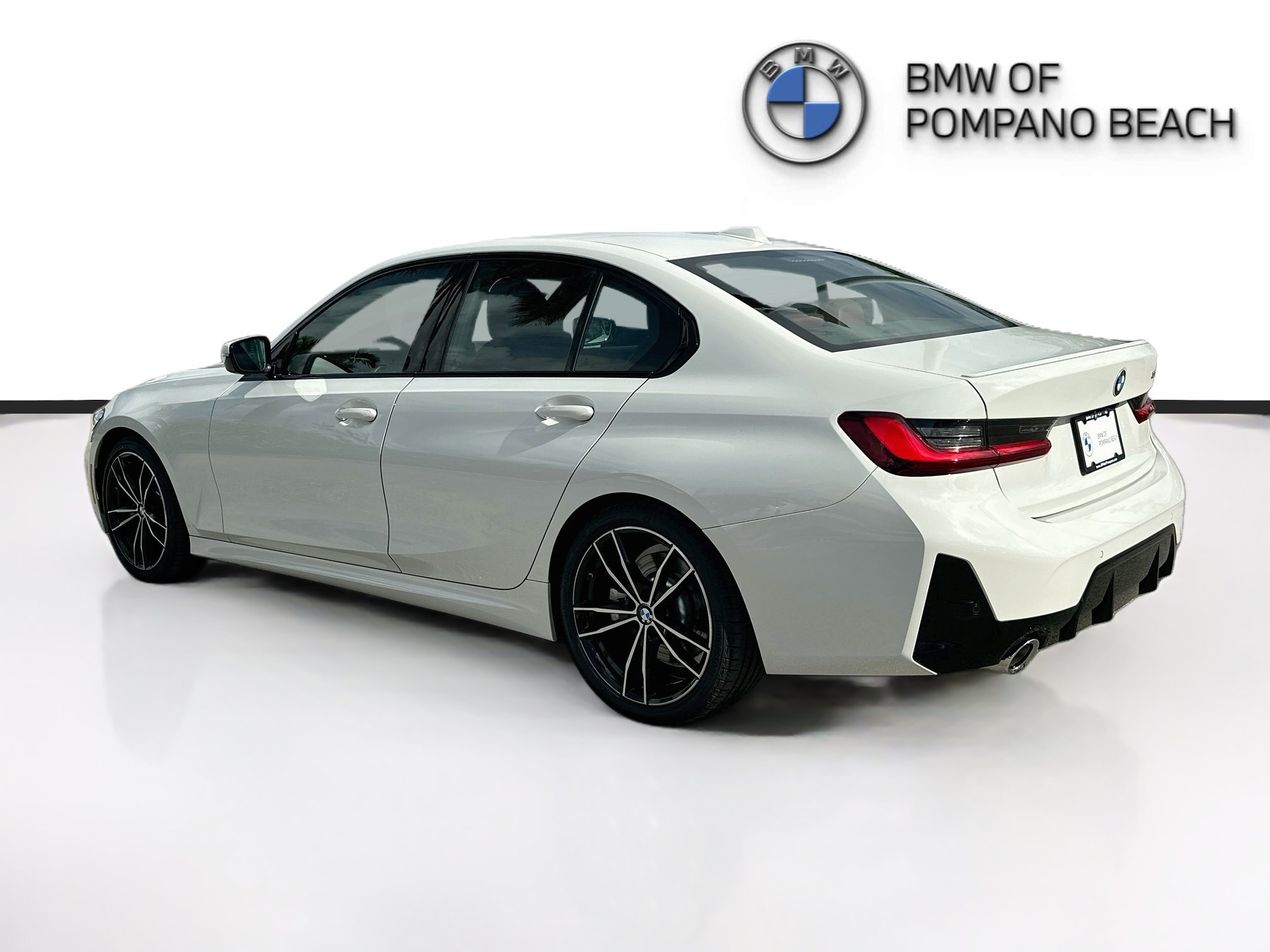 Used 2024 BMW 330i Sedan w/ M Sport Package RWD image 5