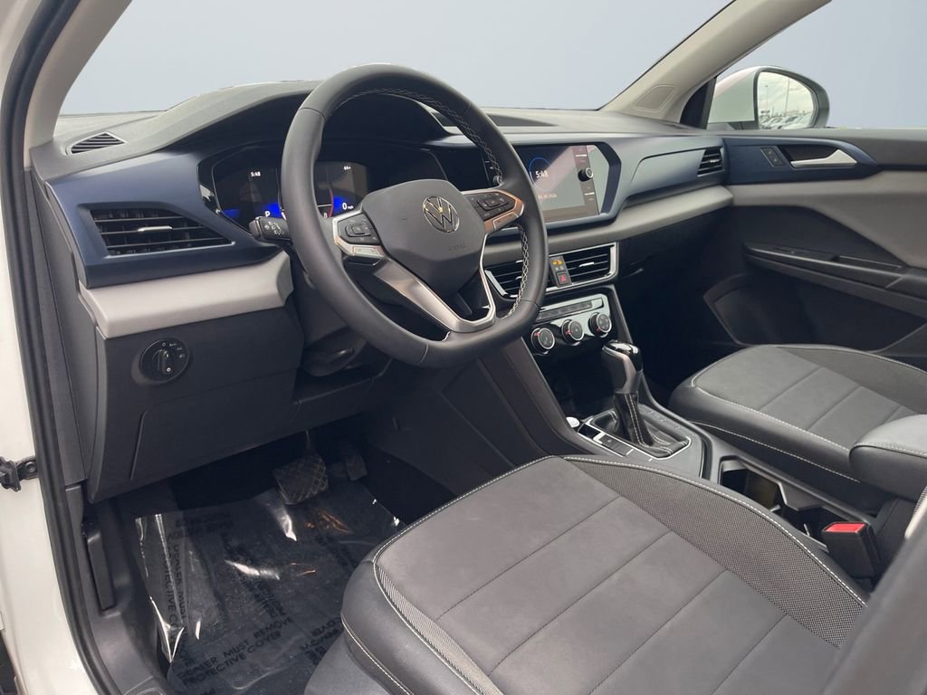 Used 2023 Volkswagen Taos SE w/ Black Wheel Package image 10