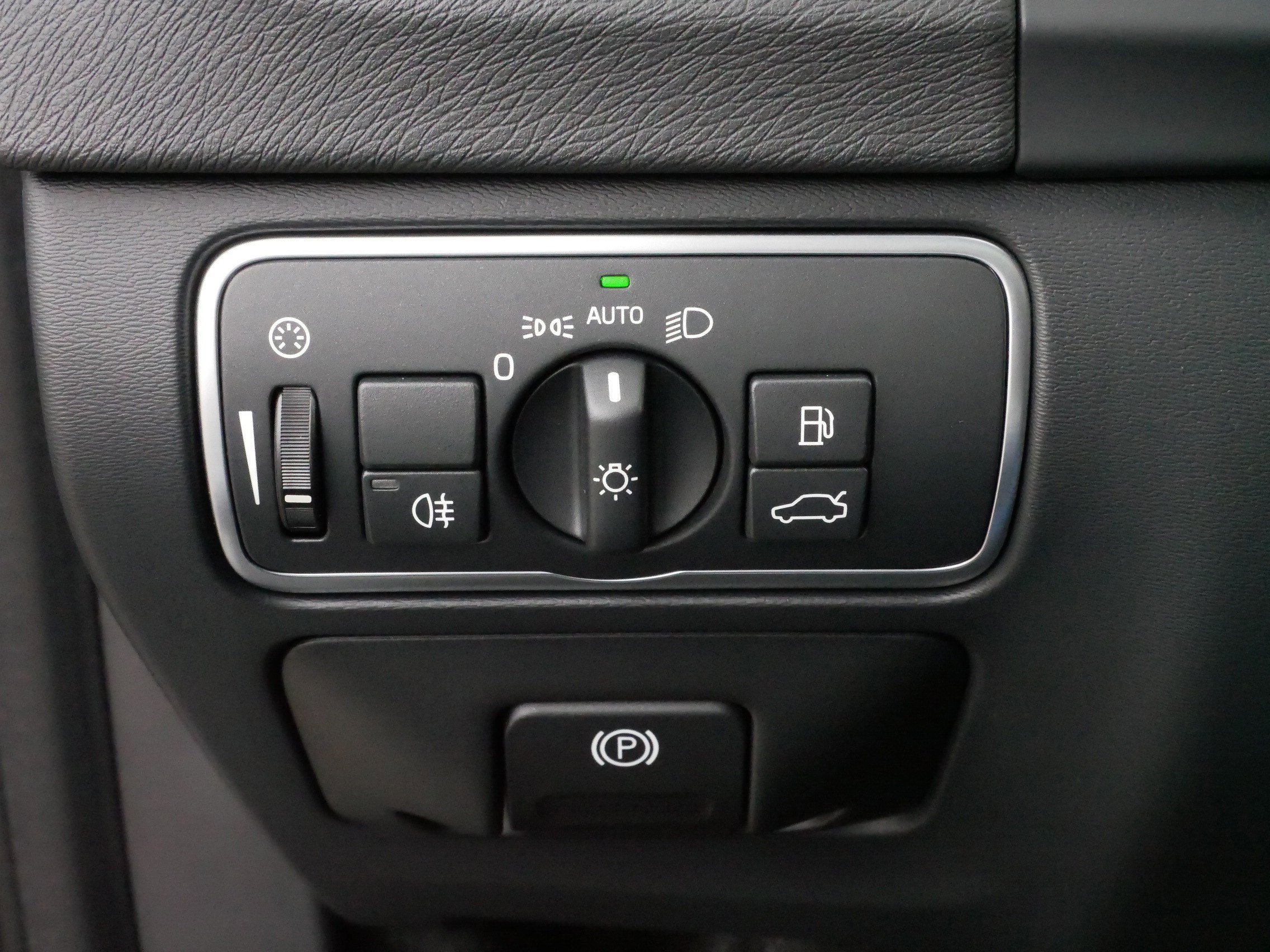 Used 2018 Volvo V60 T5 Cross Country w/ Convenience Package image 27