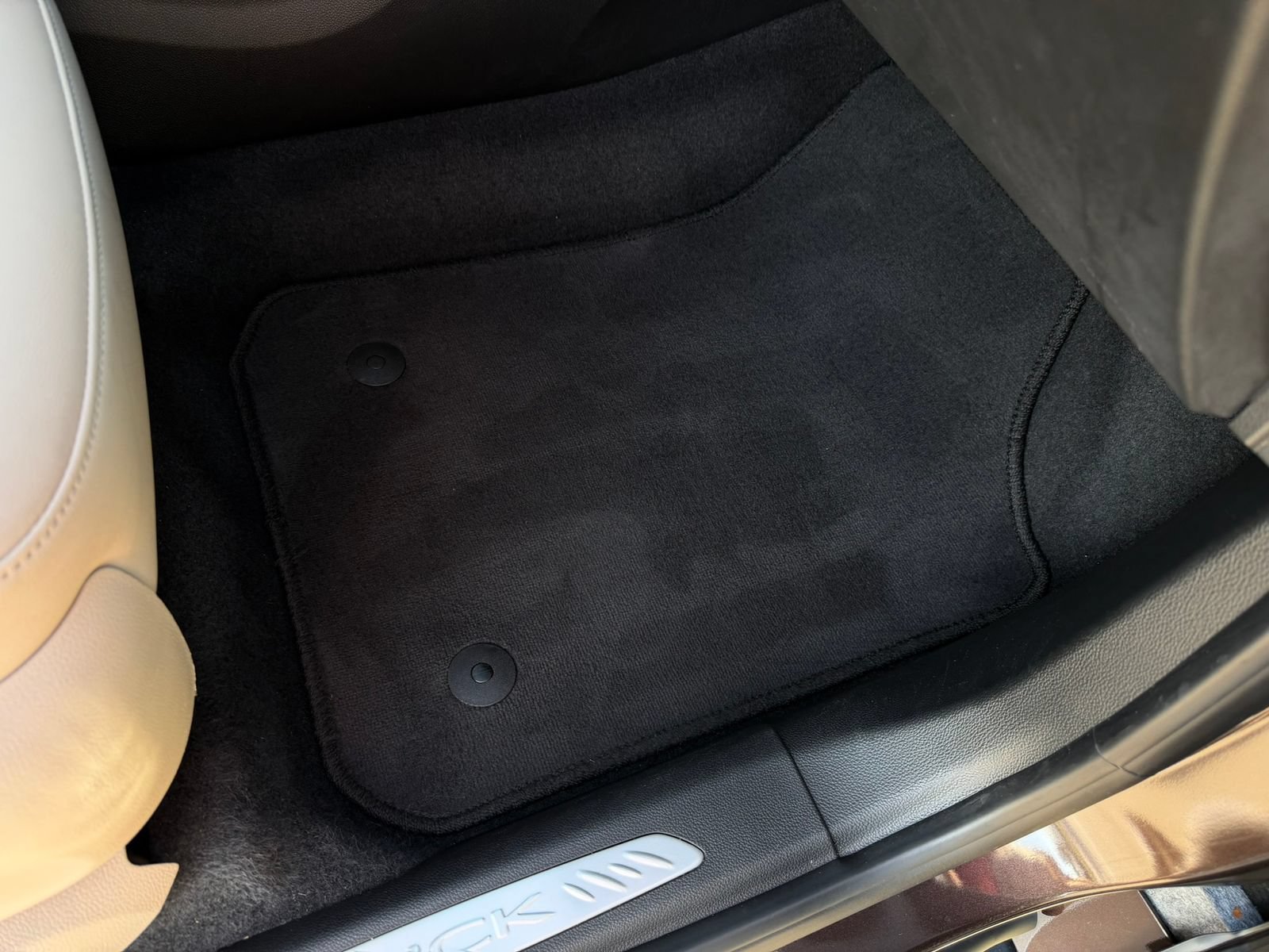 Used 2020 Buick Envision Essence FWD image 14