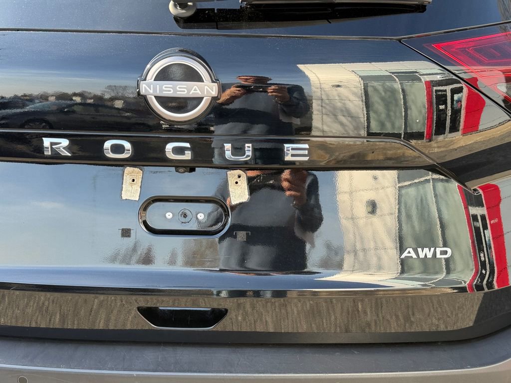 Used 2023 Nissan Rogue S AWD/4WD image 30