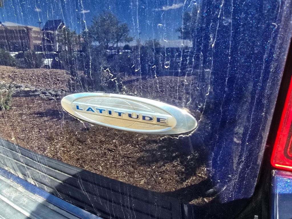 Used 2017 Jeep Compass Latitude FWD image 9