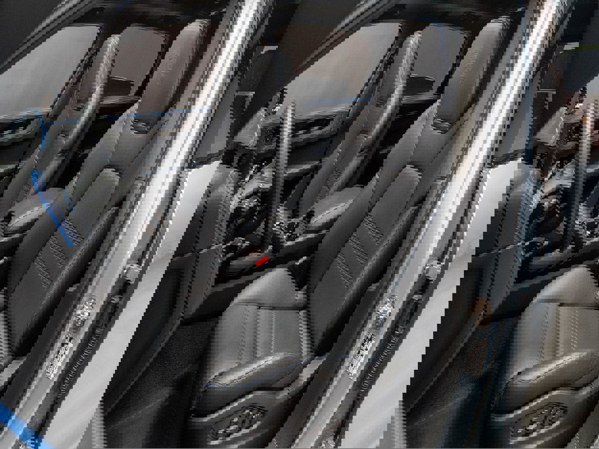 Certified 2025 Porsche Cayenne GTS image 5