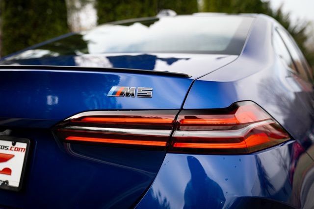 Used 2025 BMW M5 w/ Executive Package image 17