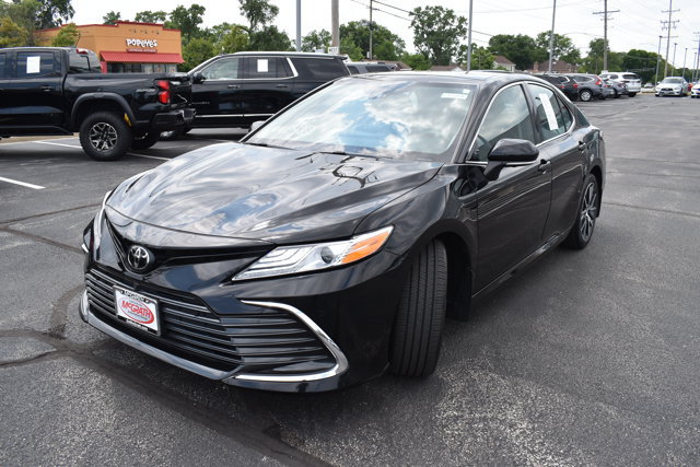 Used 2024 Toyota Camry XLE w/ Navigation Package AWD/4WD image 3