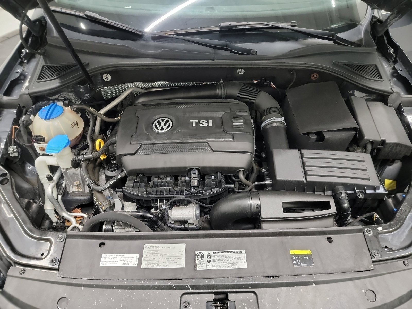 Used 2017 Volkswagen Passat 1.8T R-Line w/ R-Line Lighting Package image 24