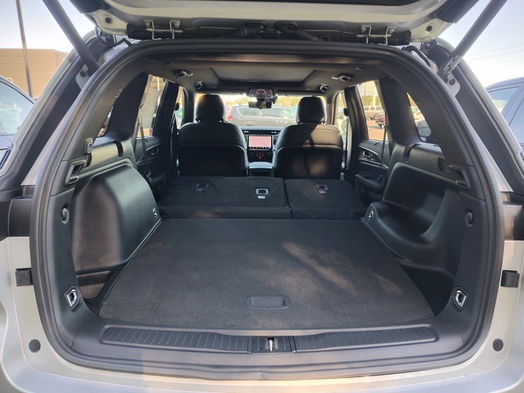 New 2025 Jeep Grand Cherokee Limited w/ Luxury Tech Group II RWD image 35