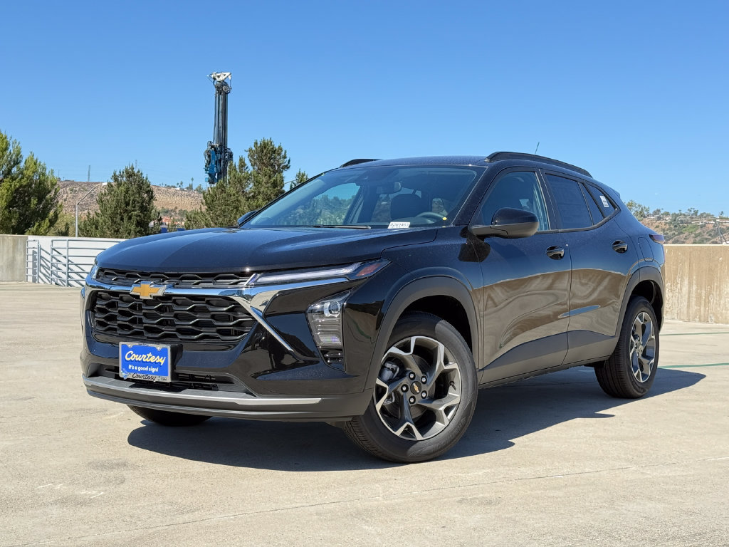 New 2026 Chevrolet Trax LT w/ LT Convenience Package FWD image 2