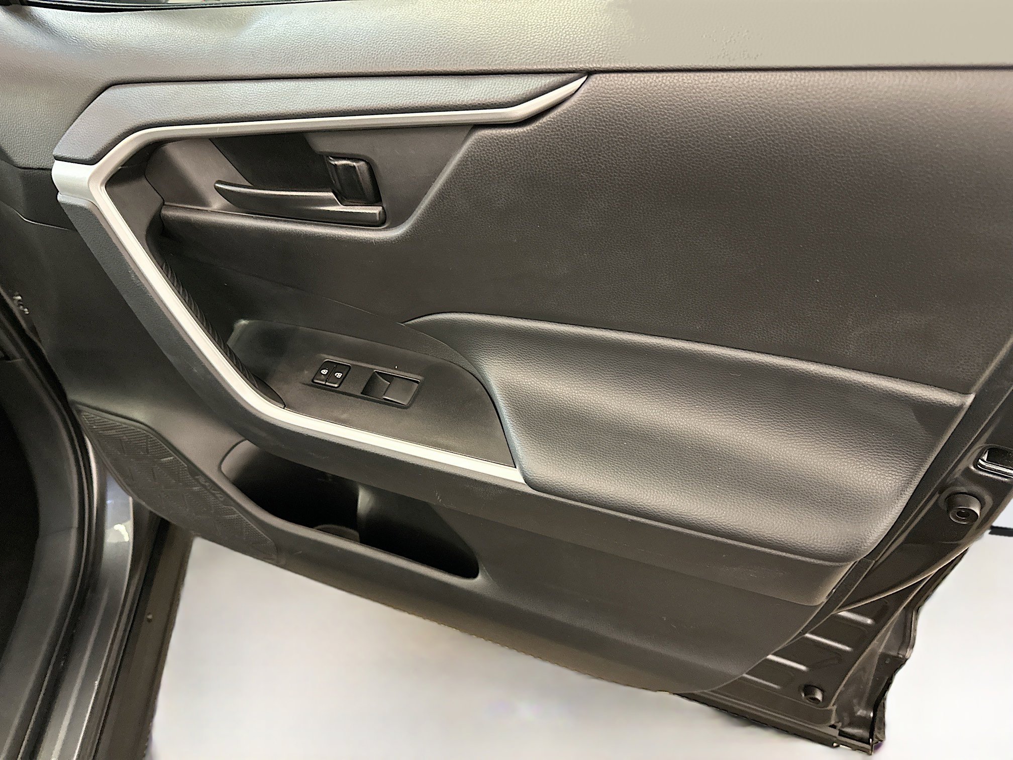 Used 2024 Toyota RAV4 LE image 33