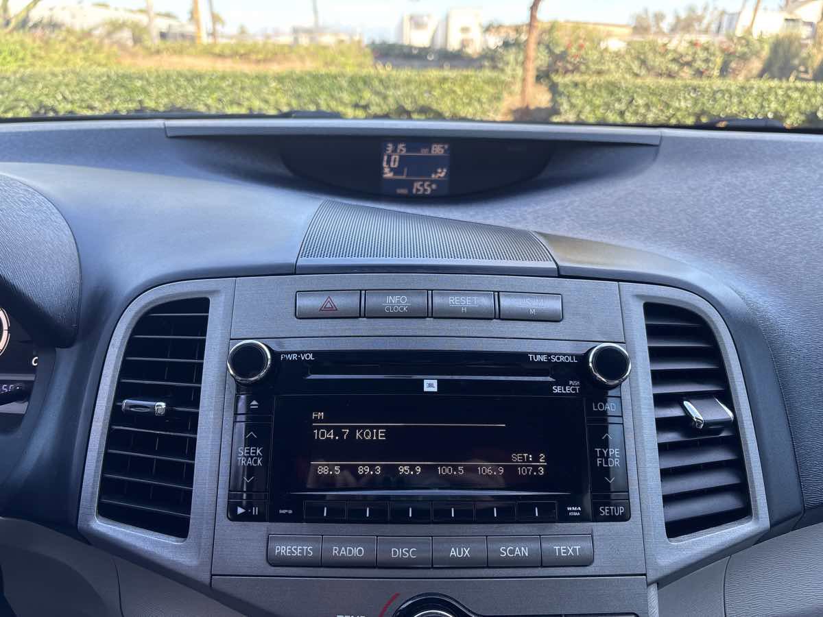 Used 2011 Toyota Venza w/ Leather Pkg image 25