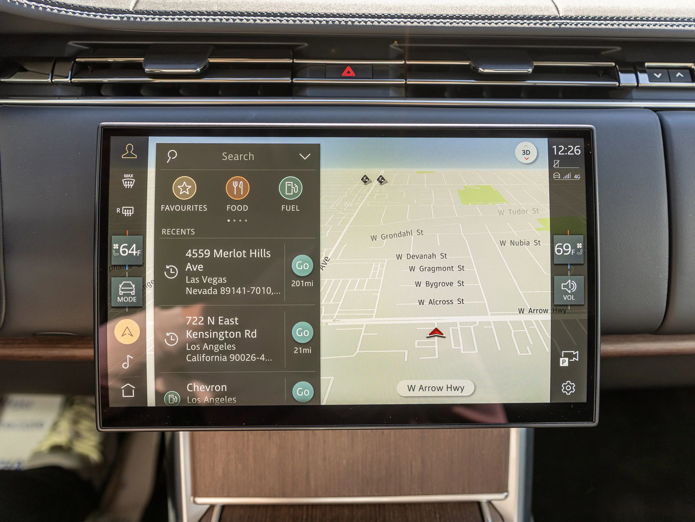 Used 2025 Land Rover Range Rover Long Wheelbase SE image 17