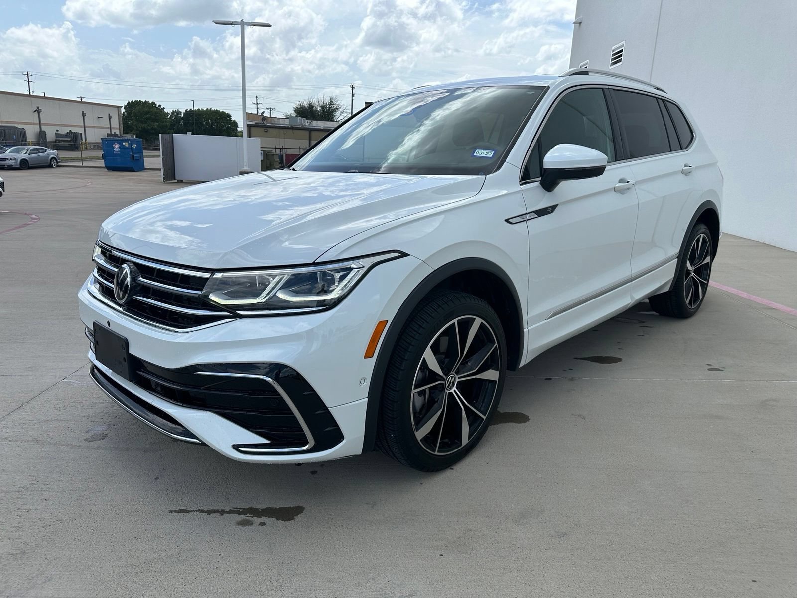 Used 2024 Volkswagen Tiguan SEL R-Line AWD/4WD image 3