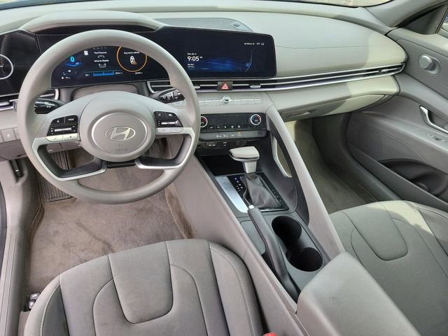 Used 2024 Hyundai Elantra SEL image 17