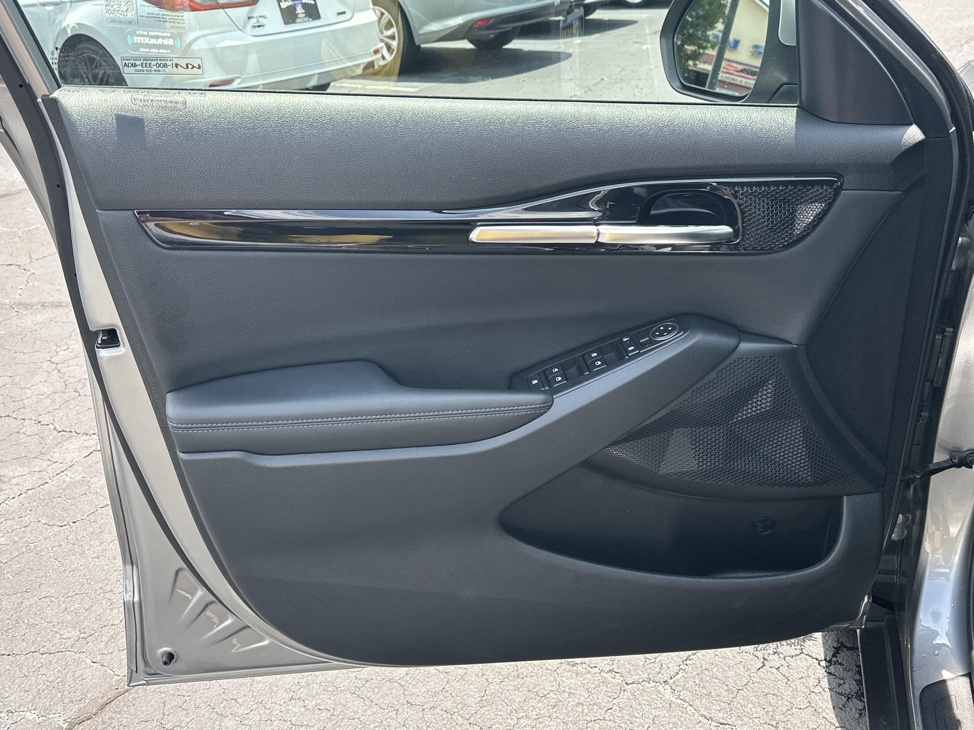 Used 2024 Kia Seltos EX FWD image 11