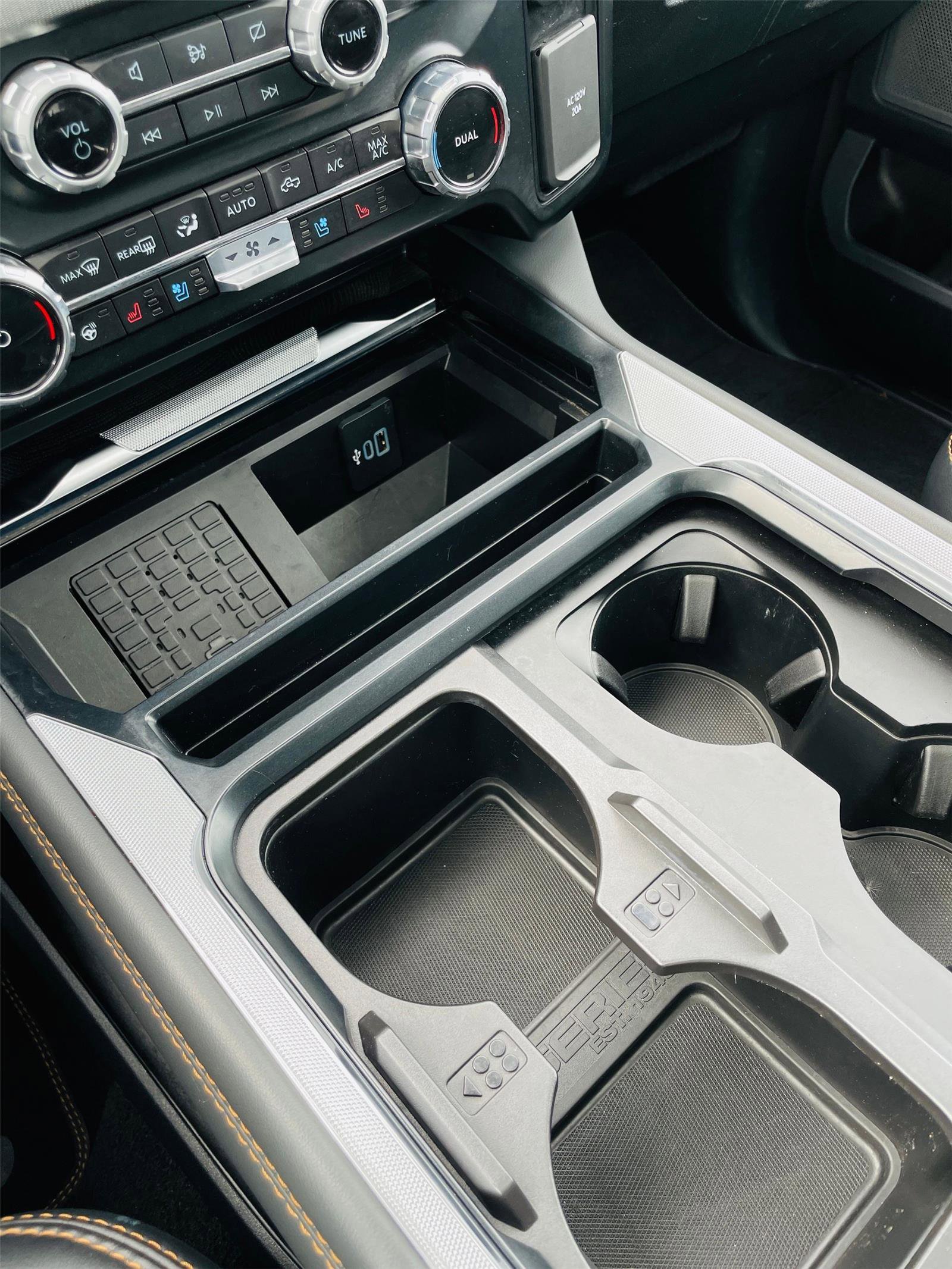 Used 2023 Ford F350 Platinum AWD/4WD image 17