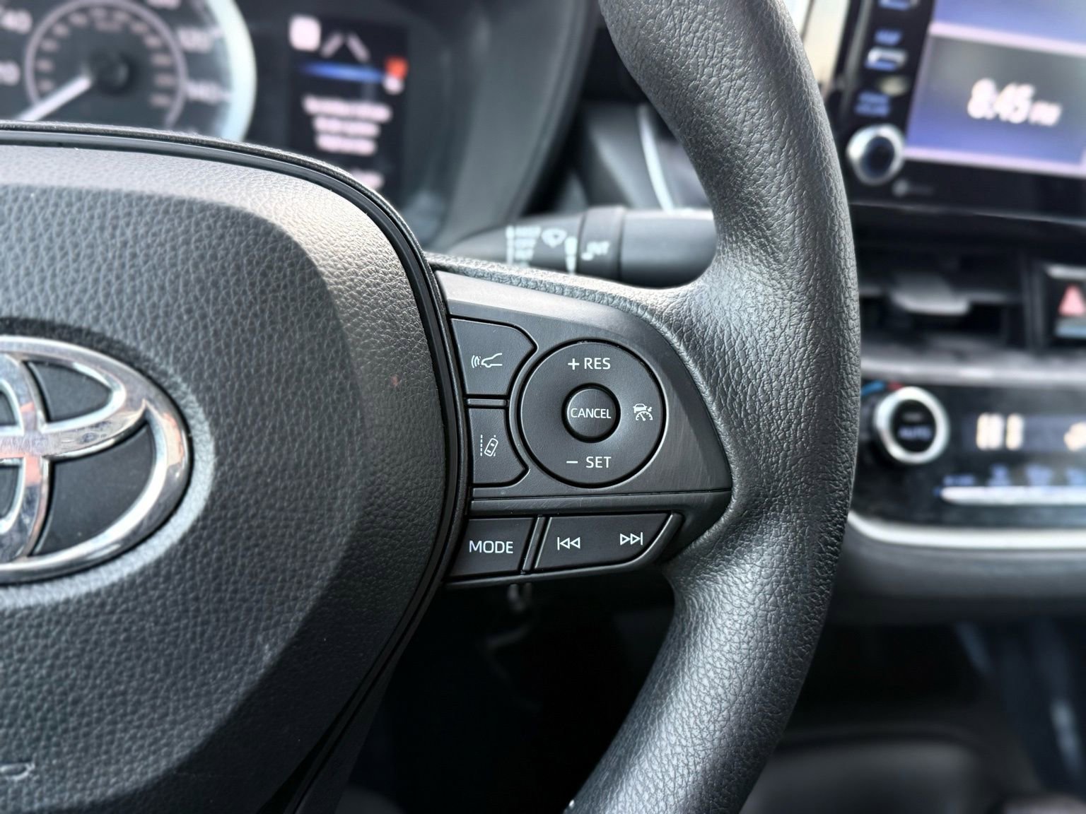 Used 2021 Toyota Corolla LE image 34