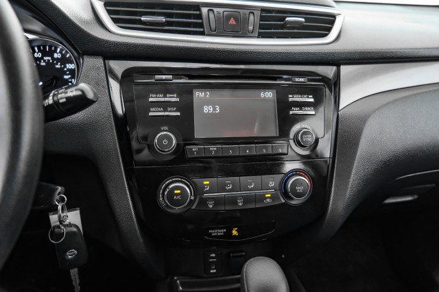 Used 2016 Nissan Rogue S AWD/4WD image 23