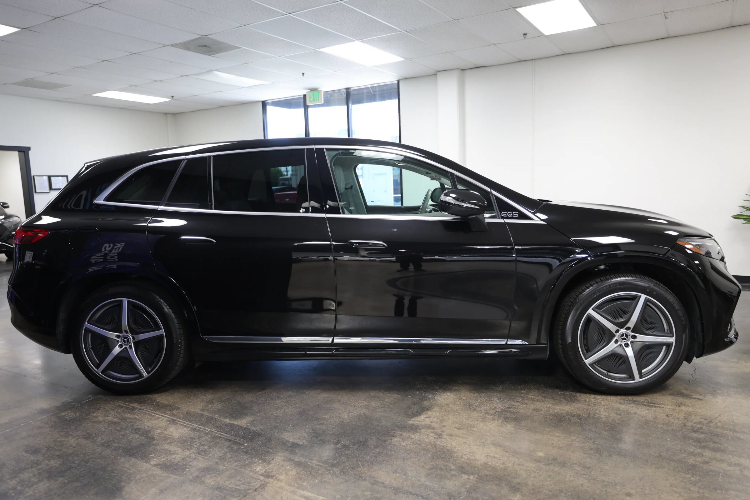 Used 2023 Mercedes-Benz EQS 580 4MATIC SUV image 6
