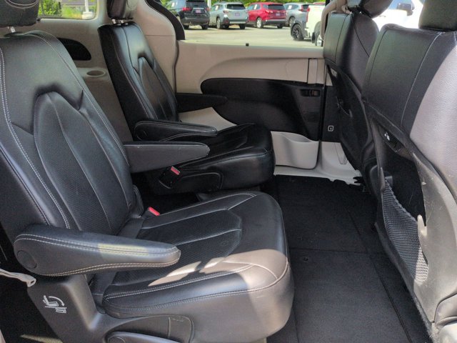 Used 2022 Chrysler Pacifica Touring-L FWD image 19