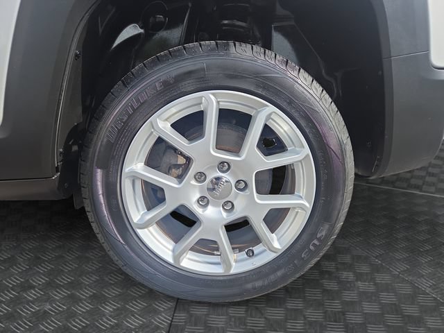 Used 2019 Jeep Renegade Latitude AWD/4WD image 36
