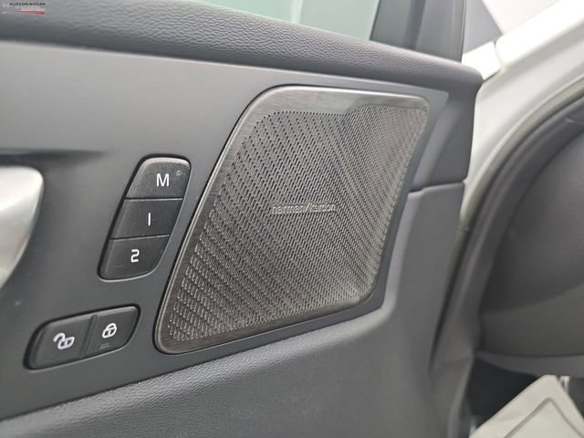 Used 2023 Volvo XC60 B5 Plus image 25