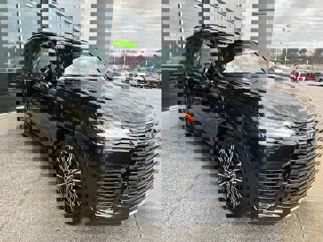 Used 2025 Lexus LX 700h Luxury image 3