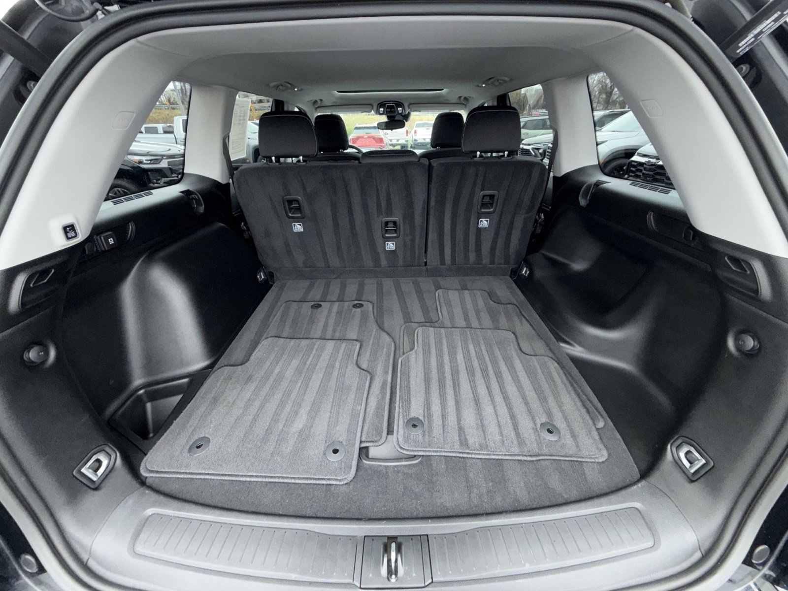 Used 2023 Jeep Grand Cherokee Laredo w/ Luxury Tech Group I image 26