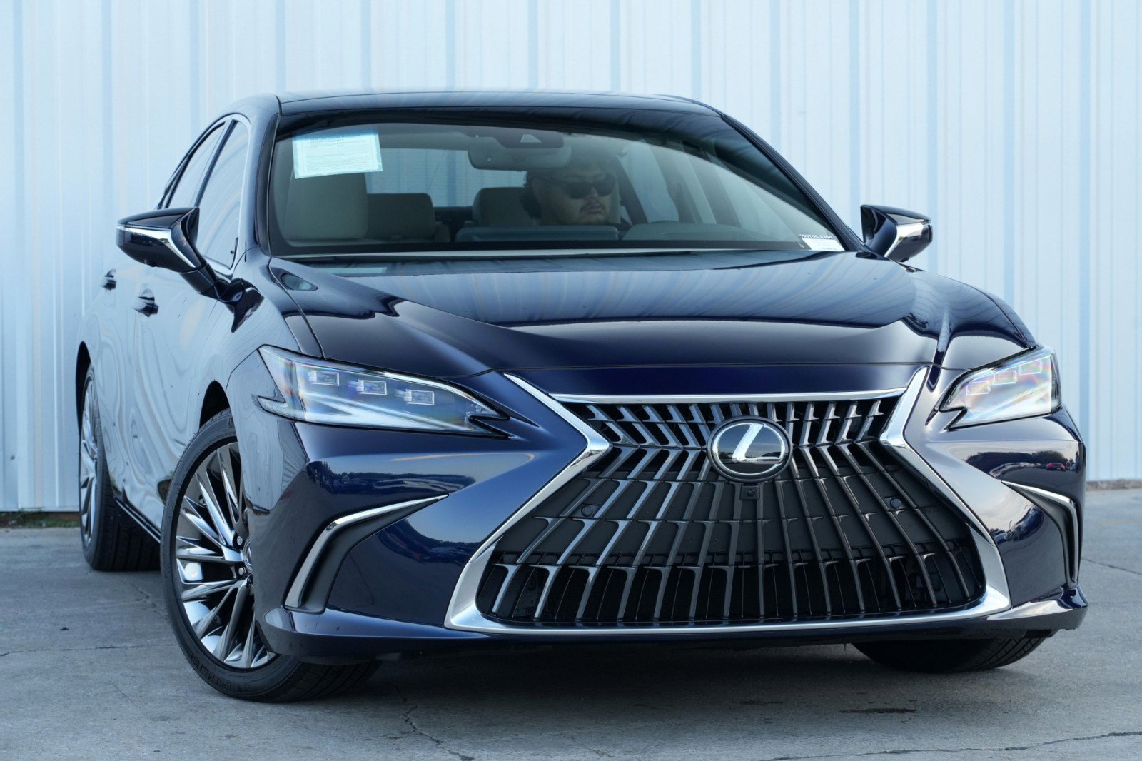 Used 2025 Lexus ES 350 Ultra Luxury w/ Accessory Package (Z1) image 4