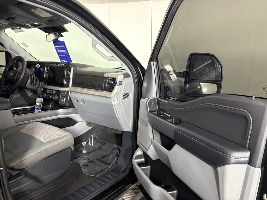 Certified 2023 Ford F250 XLT w/ Black Appearance Package AWD/4WD image 34